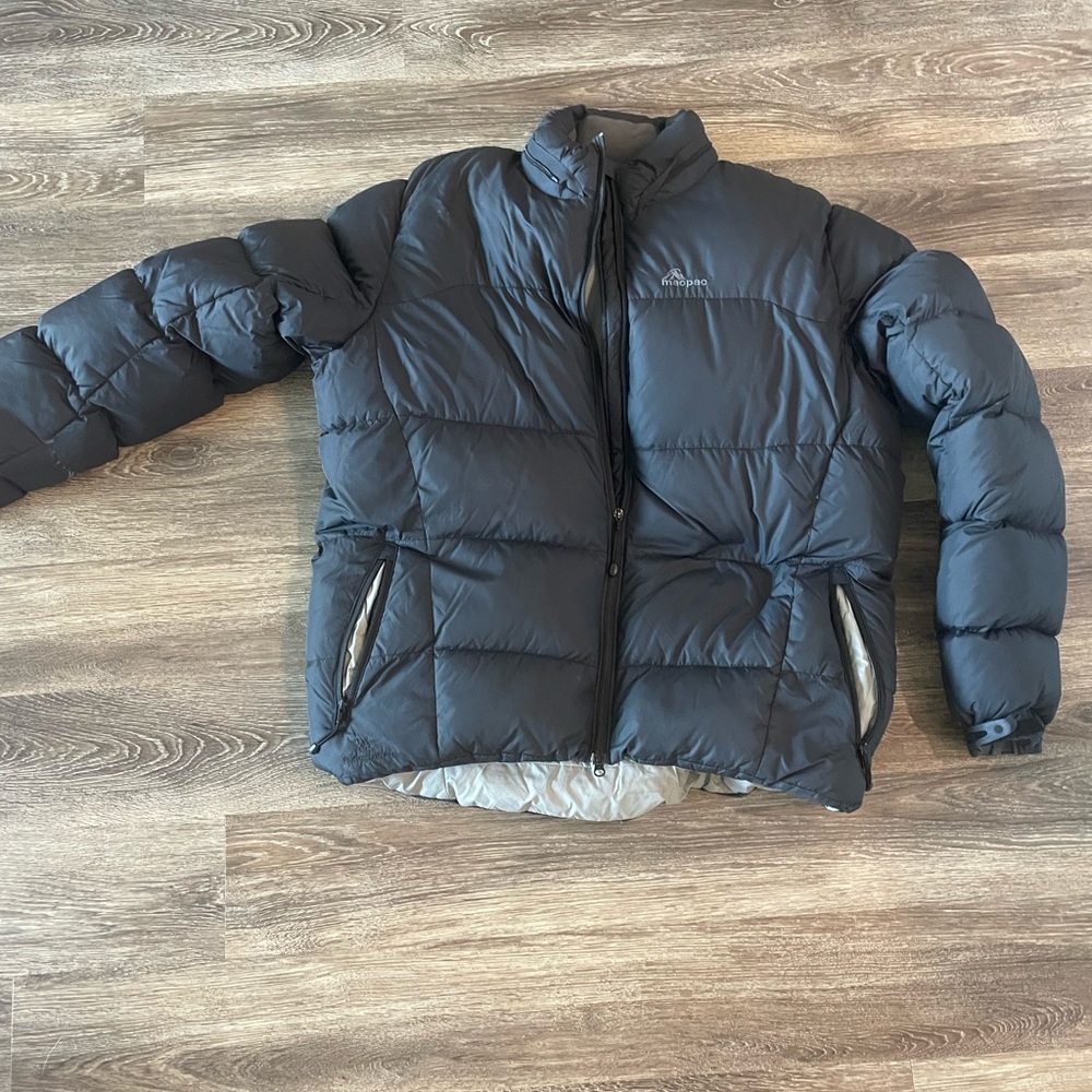 Macpac Men's Puffer Jacket in Charcoal Gray